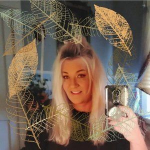 Meet your Posher, Deedee